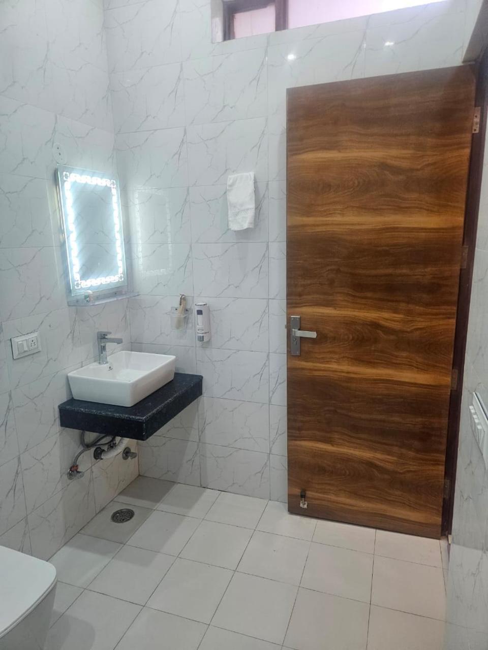 Bed and Breakfast Ashirwaad 249 Greater Noida Esterno foto
