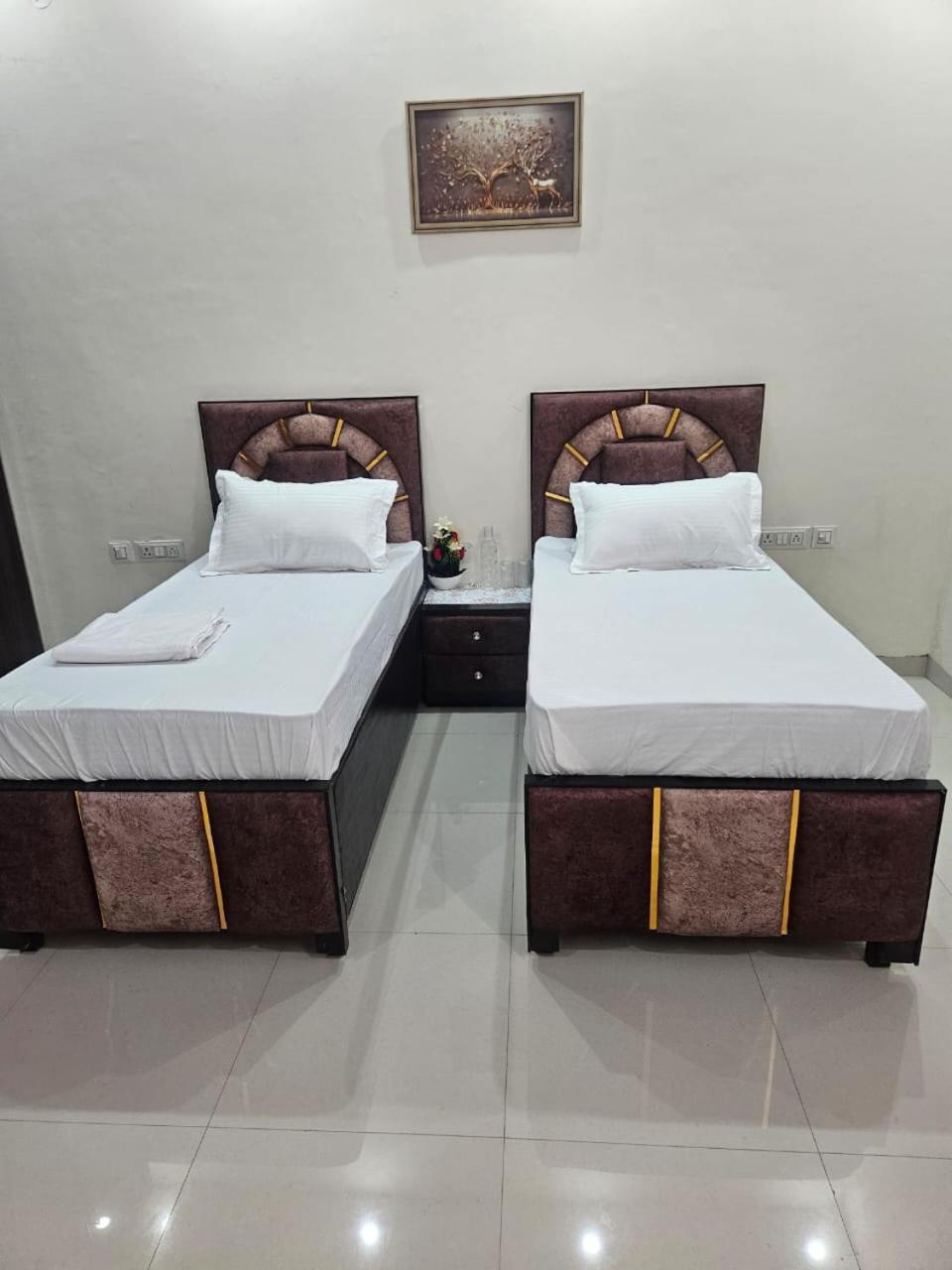 Bed and Breakfast Ashirwaad 249 Greater Noida Esterno foto