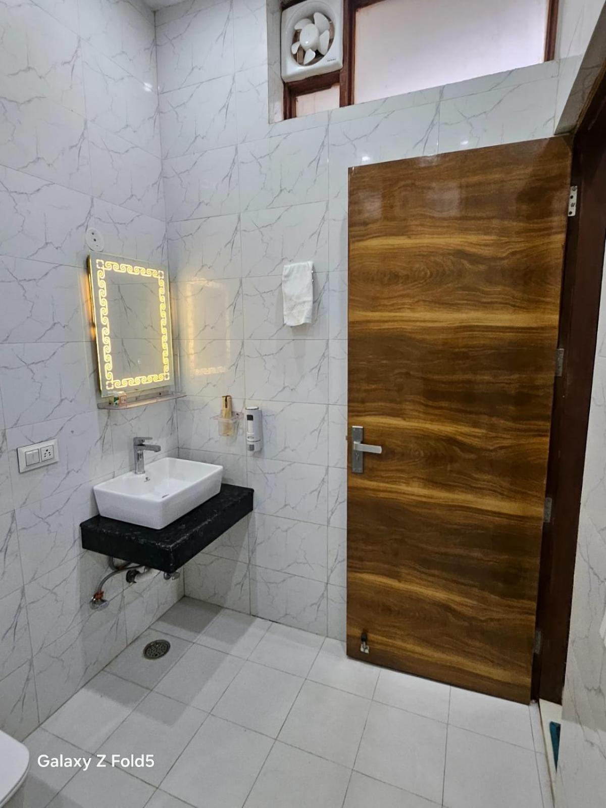 Bed and Breakfast Ashirwaad 249 Greater Noida Esterno foto