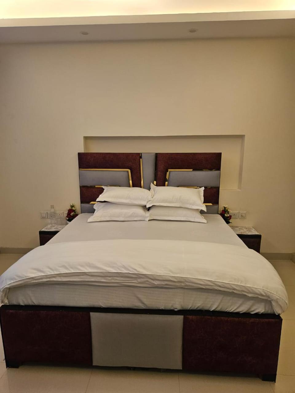 Bed and Breakfast Ashirwaad 249 Greater Noida Esterno foto