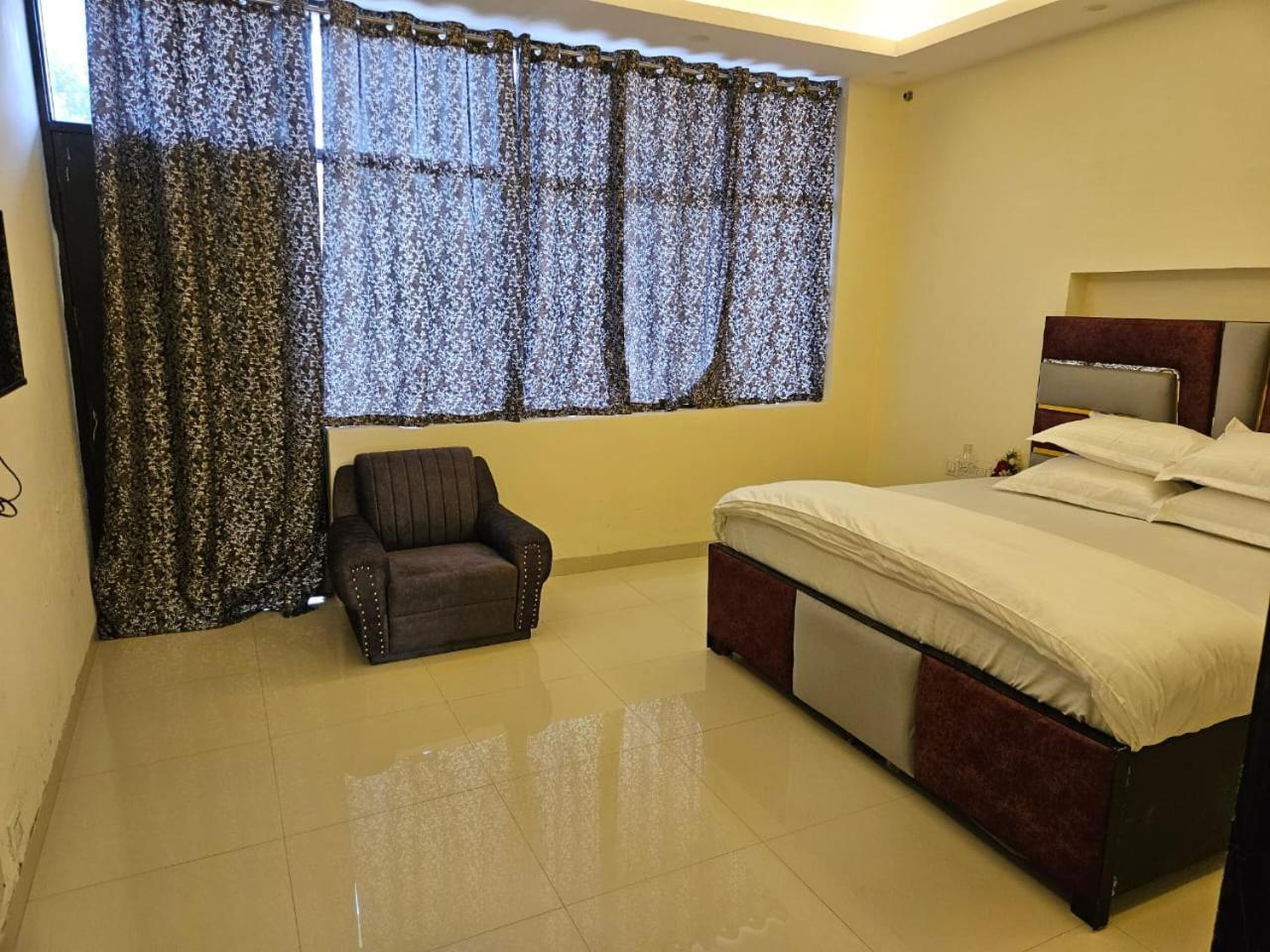 Bed and Breakfast Ashirwaad 249 Greater Noida Esterno foto