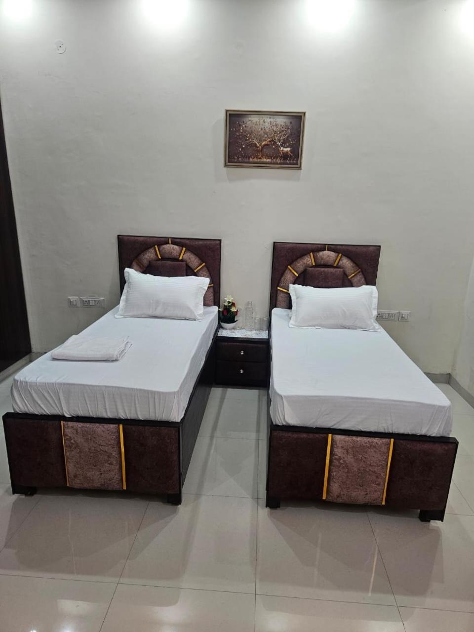Bed and Breakfast Ashirwaad 249 Greater Noida Esterno foto