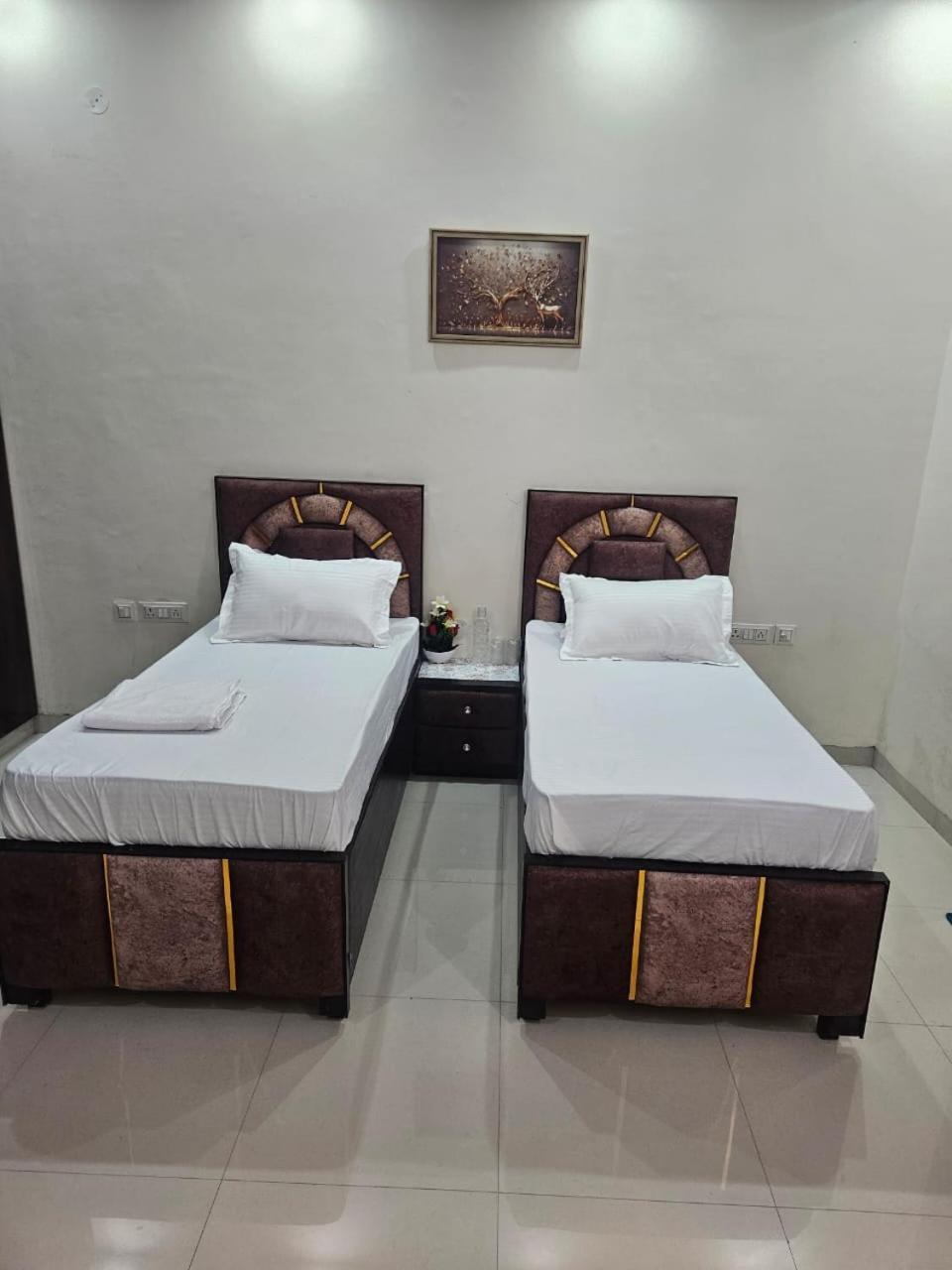Bed and Breakfast Ashirwaad 249 Greater Noida Esterno foto